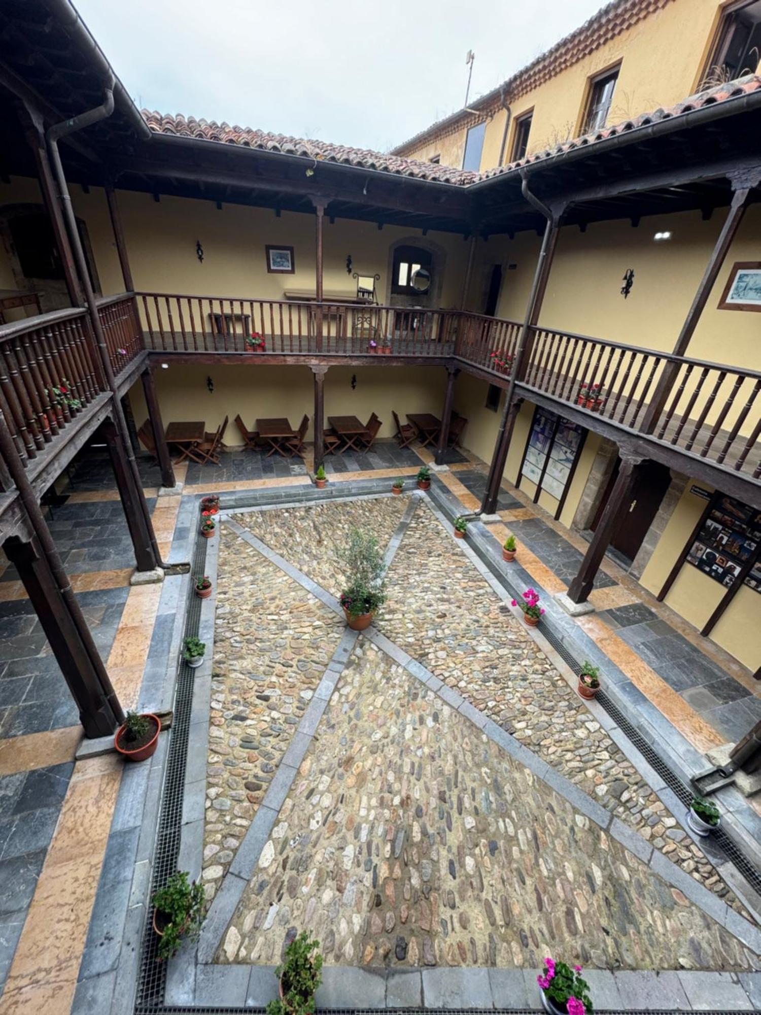 Hotel Castillo Valdes Salas Salas  Exterior photo