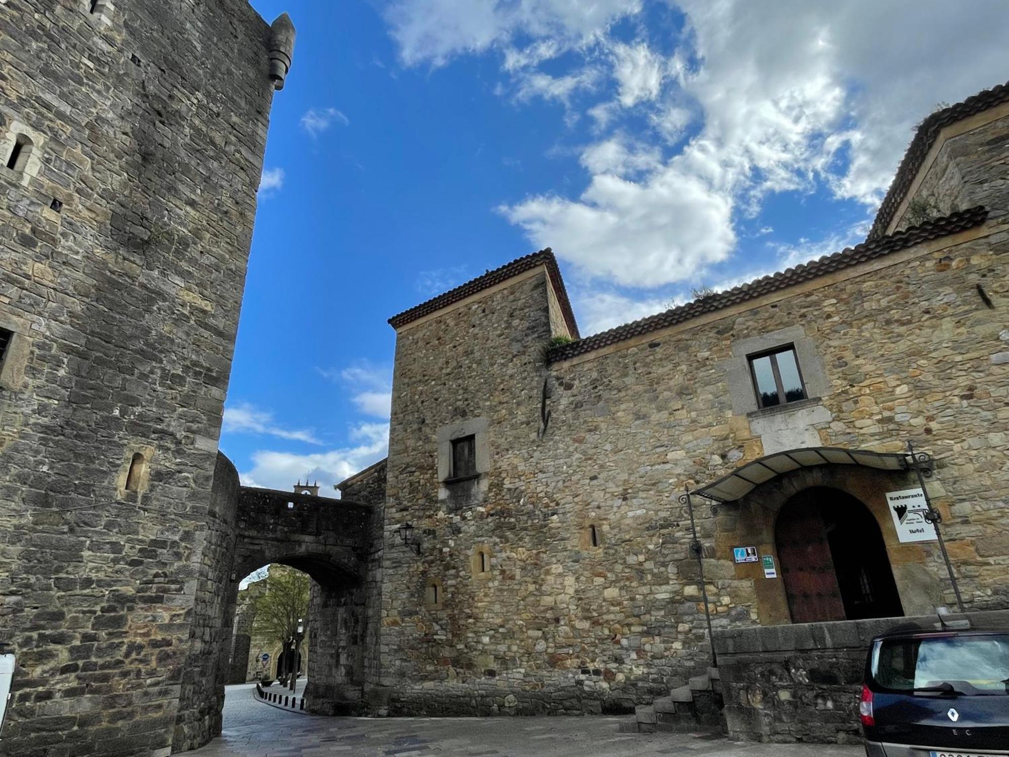 Hotel Castillo Valdes Salas Salas  Exterior photo